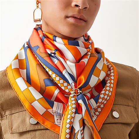 how to tie hermes 90cm scarf|wearing a hermes scarf.